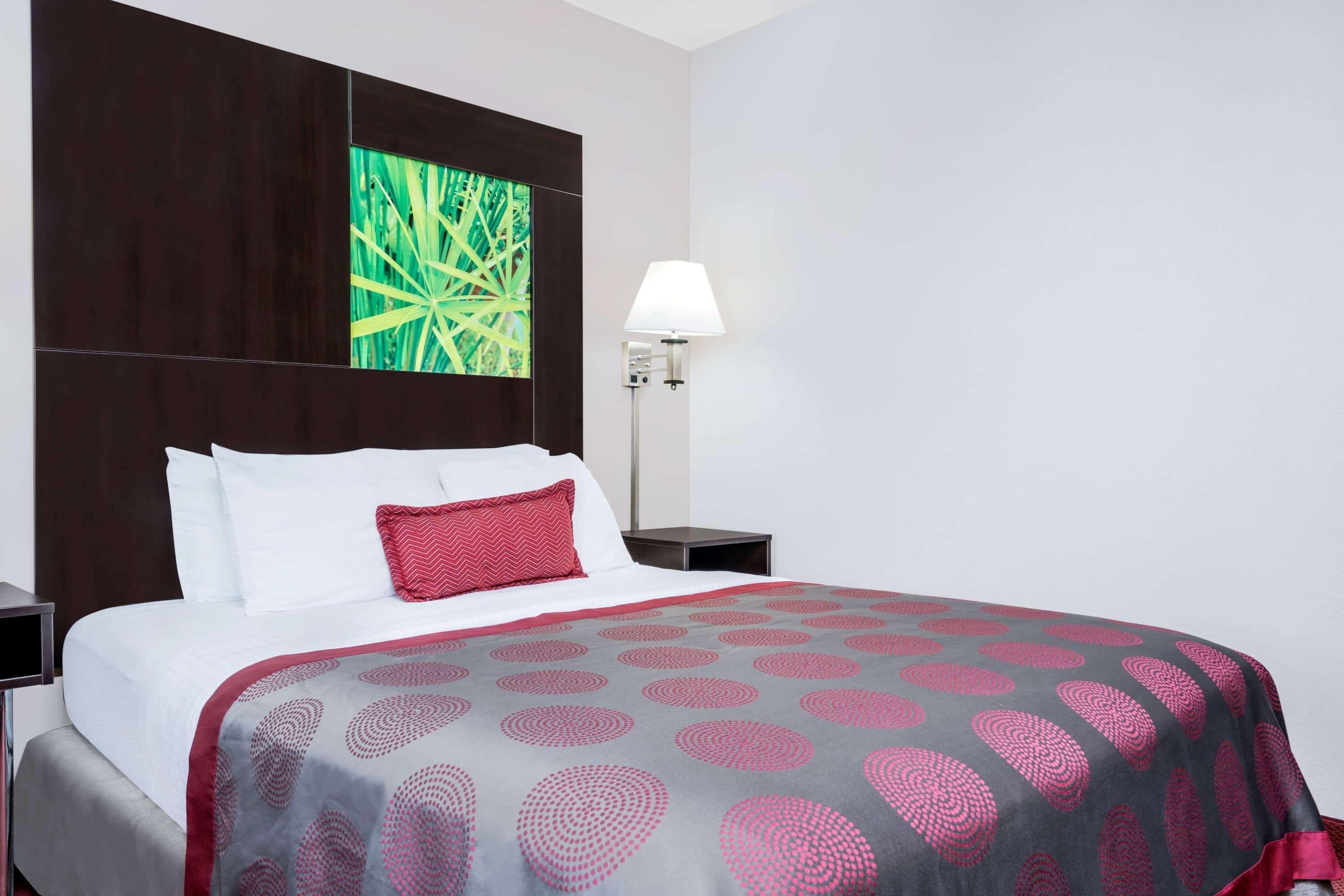 Ramada By Wyndham Minneapolis Golden Valley
