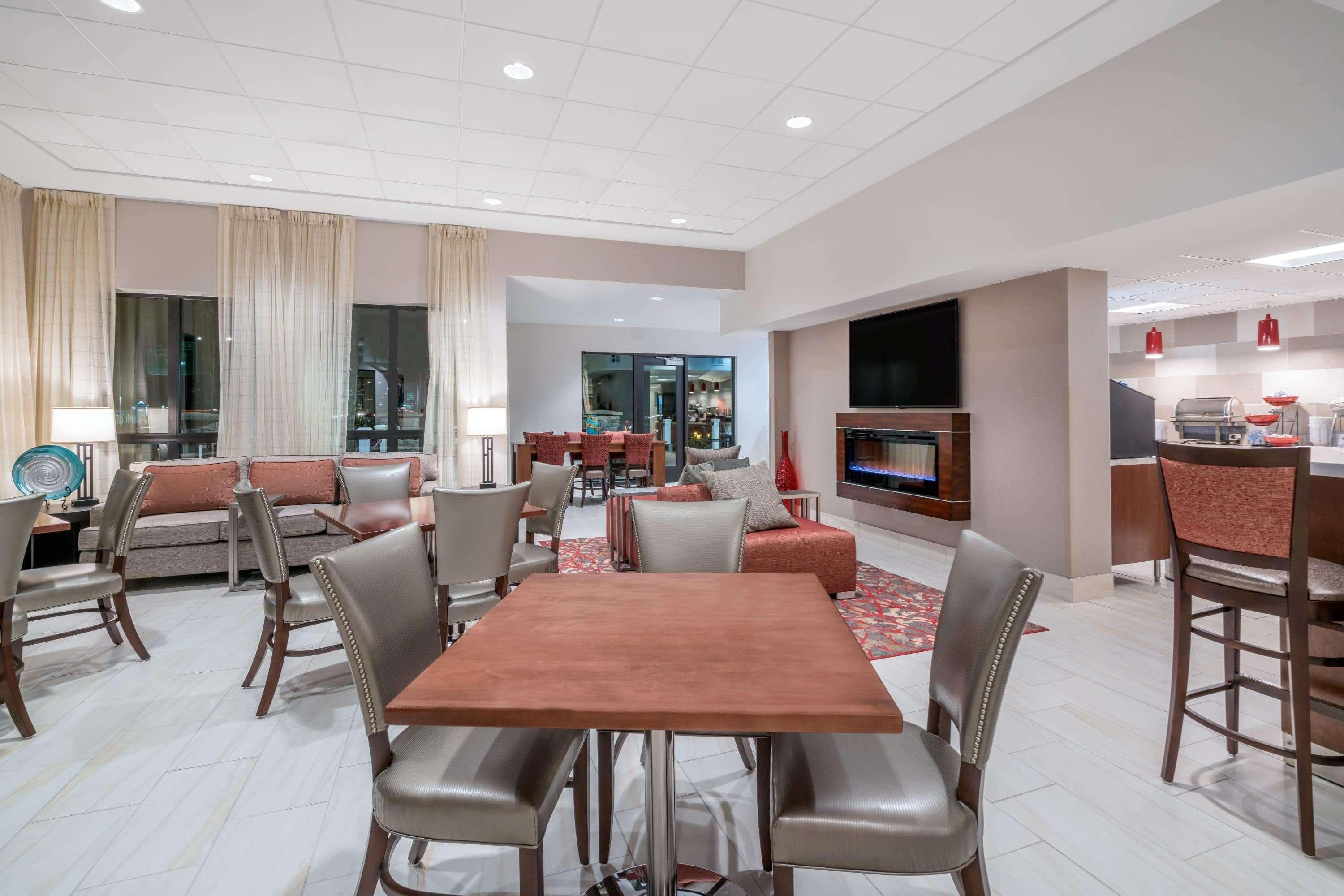 Ramada By Wyndham Minneapolis Hotel Golden Valley