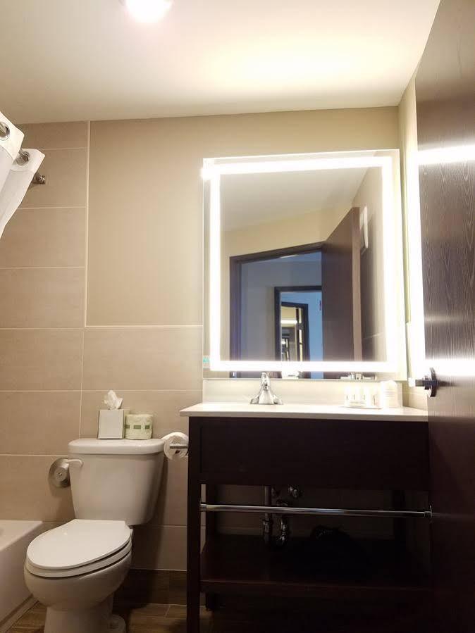 Ramada By Wyndham Minneapolis Golden Valley